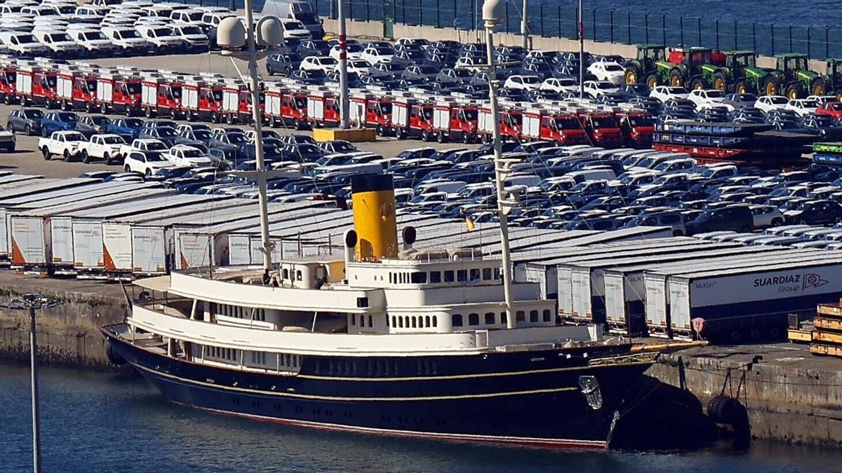 Vigo recibe al «Nero», la réplica de un «megayate» de 1930 que se alquilaba por medio millón de euros y que acaba de cambiar de dueños
