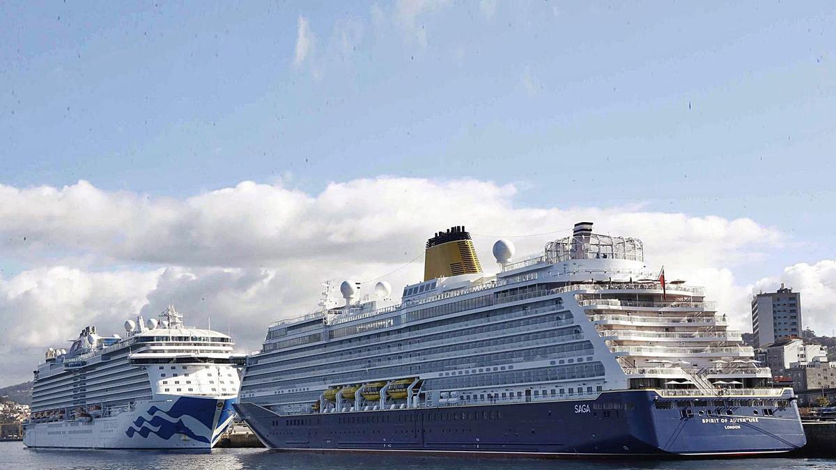 Los cruceros “Regal Princess” y “Spirit of Adventure” se estrenaron ayer en la ciudad.   | // PABLO HERNÁNDEZ