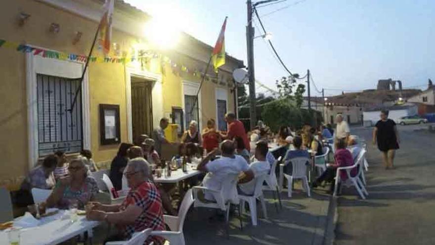 Abezames despide sus fiestas con una chocolatada