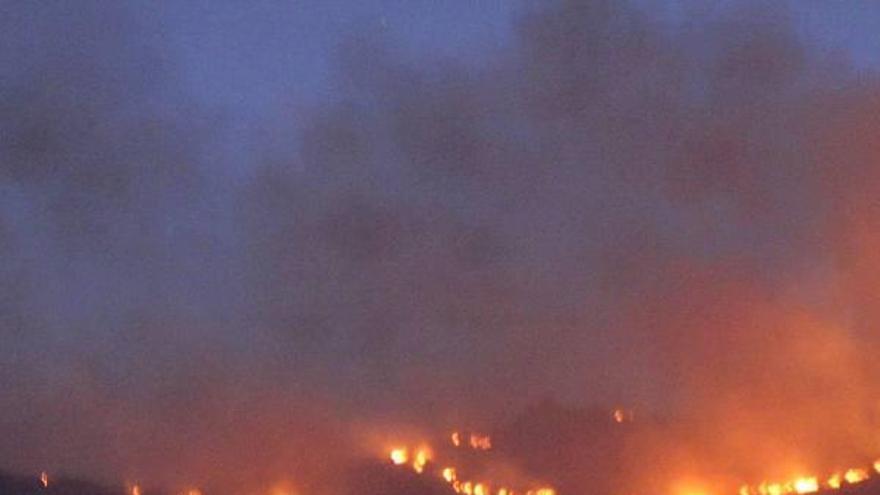 Incendio en Valdesangil, muy cerca de la localidad de Béjar.