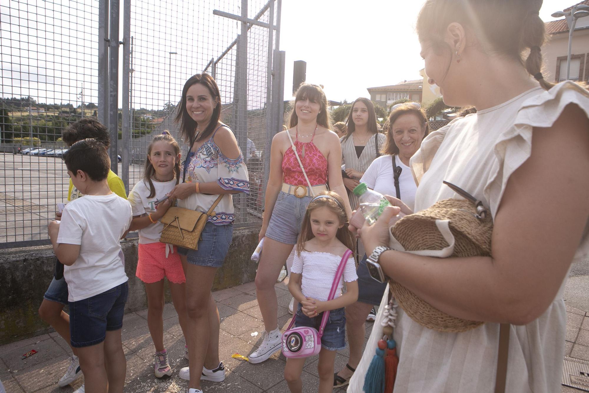 ENIMÁGENES: A punto de comenzar el concierto de Sebastián Yatra, en Avilés, los fans abarrotan el pabellón de La Magdalena