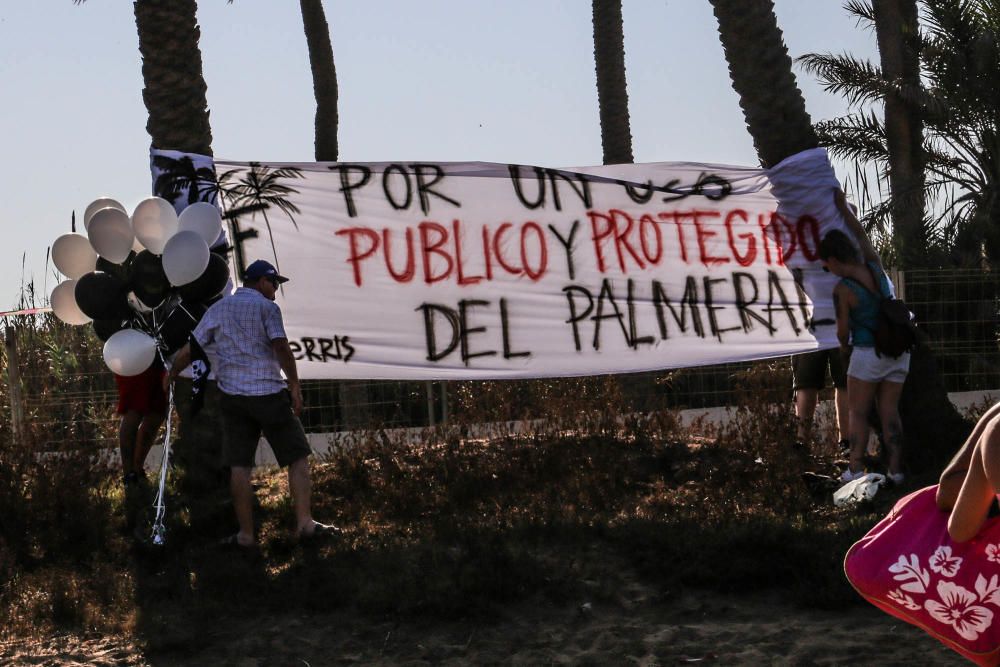 Protesta contra el muro de Ferrís en Torrevieja