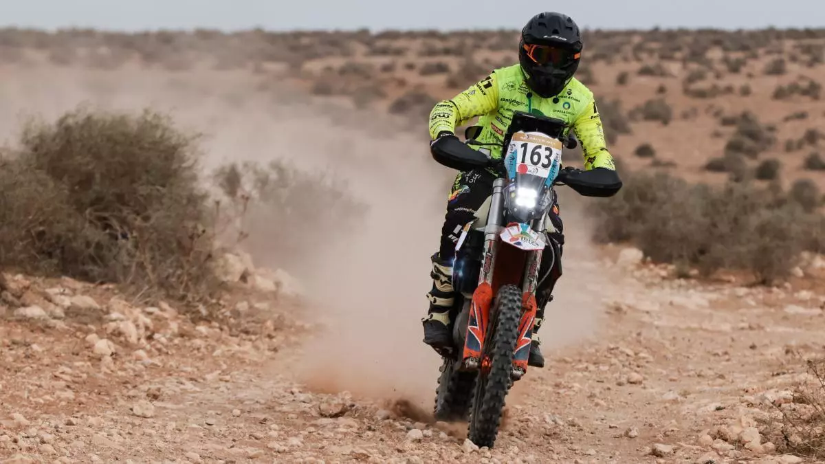 Toni Vingut arranca en moto su preparación para el Dakar en el Rally de Marruecos
