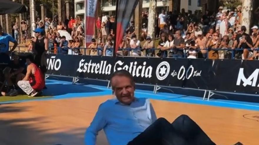 Abel Caballero saca sus «pasos prohibidos» en O Marisquiño