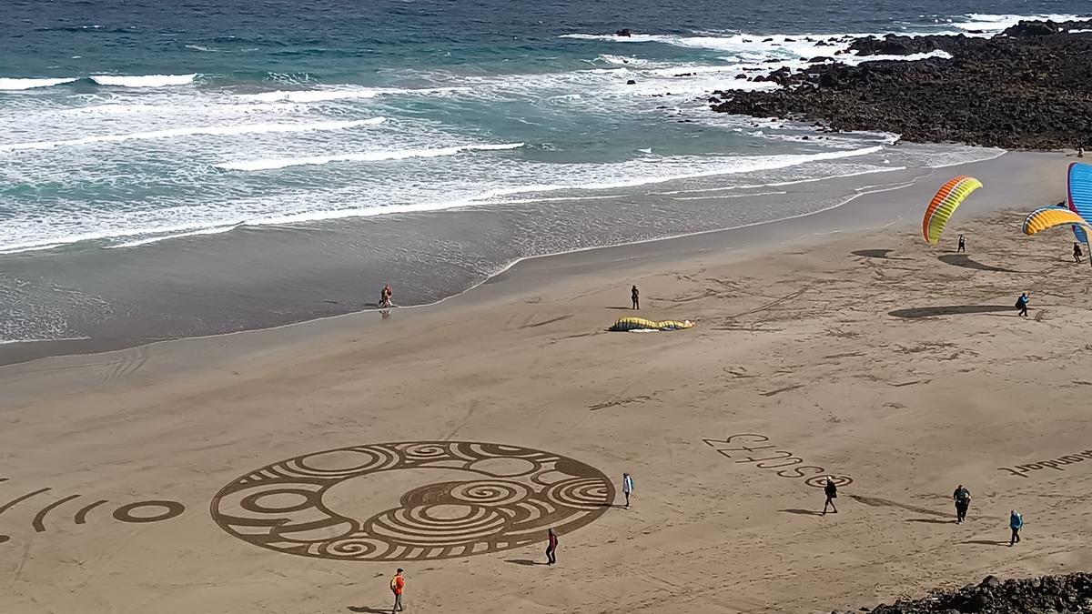 Los extraños círculos en las playas de Lanzarote