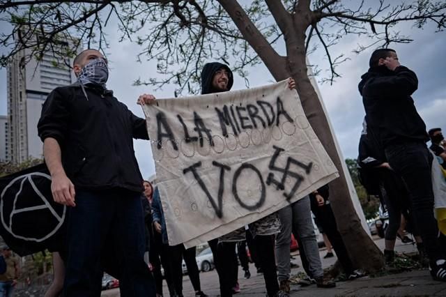 Insultos a la entrada del mitin de VOX