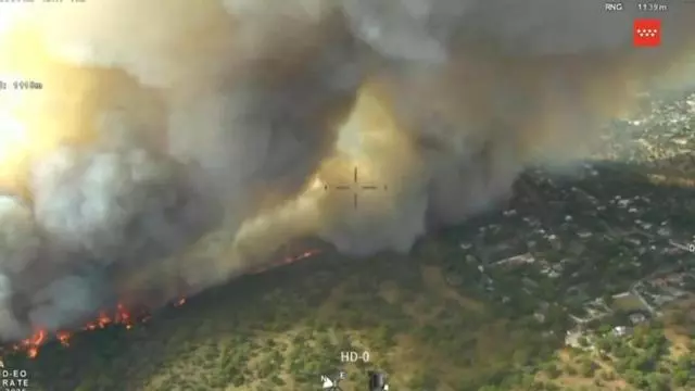 Un incendio de Almorox (Toledo) obliga a desalojar varias viviendas: efectivos de Castilla-La Mancha y Madrid trabajan para frenarlo