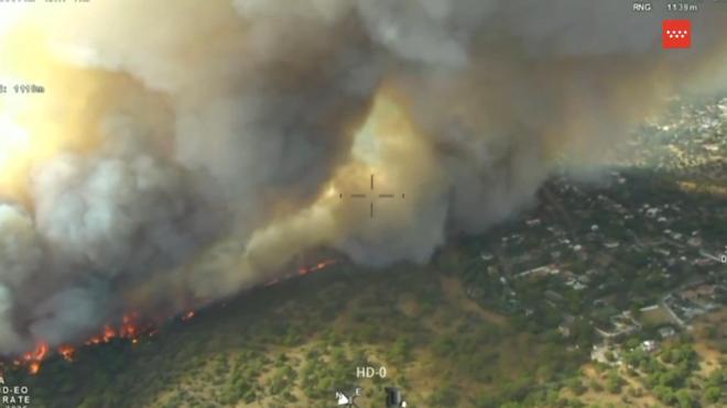 El incendio de Almorox (Toledo) salta a Madrid y obliga a evacuar varias urbanizaciones y confinar Villa del Prado