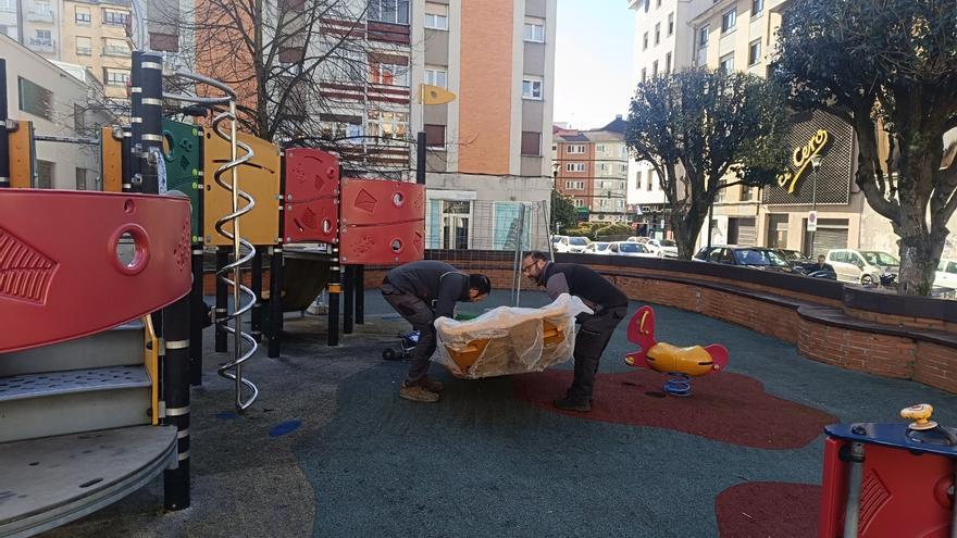 Nuevos toboganes en el parque de Alfonso X: así queda esta zona infantil de juegos de Pola de Siero