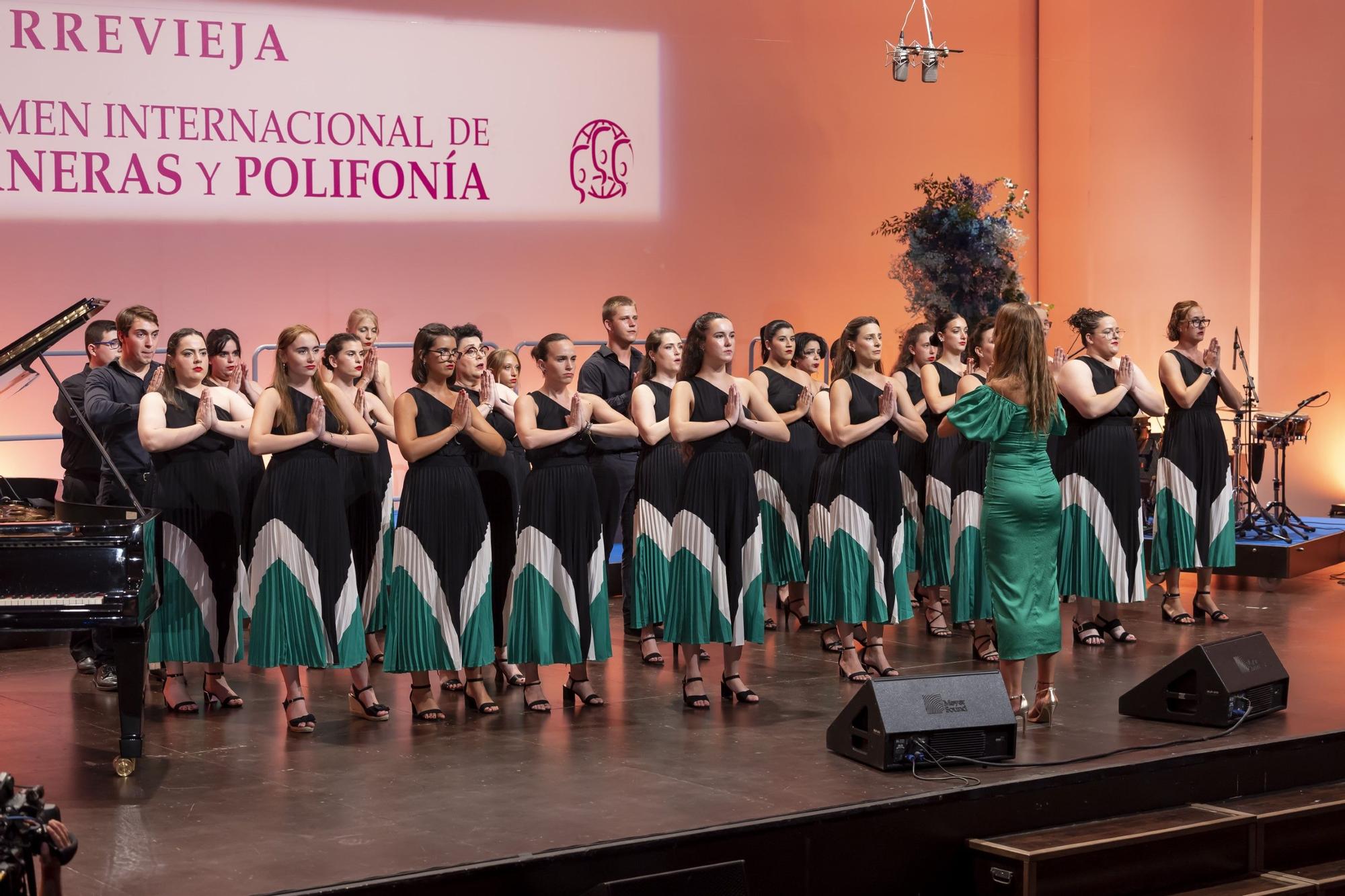 Gala inaugural del Certamen Internacional de Habaneras y Polifonía de Torrevieja con la actuación de Pasión Vega