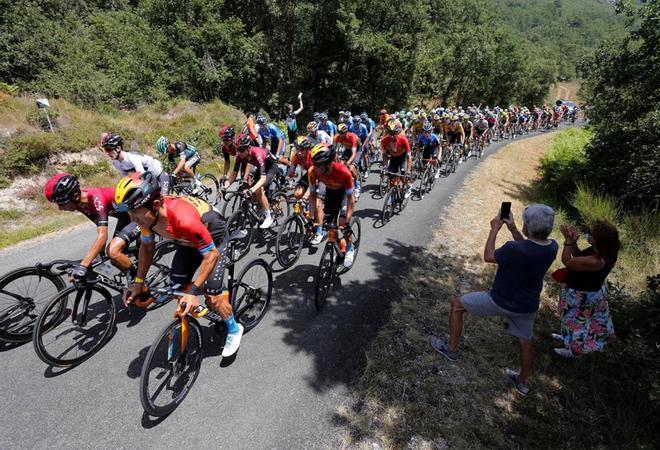 El pelotón durante la tercera etapa de la Vuelta a Burgos, con salida en Sargentes de la Lora y llegada en el Picón Blanco.