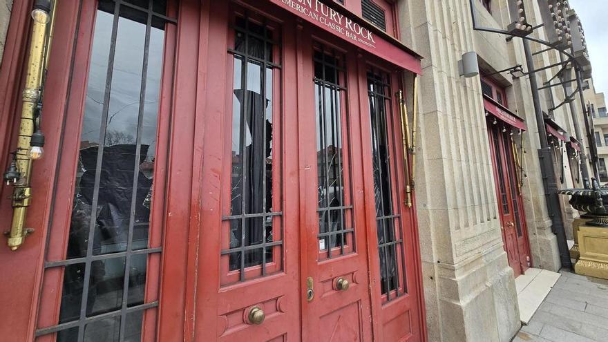 Destrozos en el Twenty de Vigo por una pelea entre ultras del Celta y el Lyon