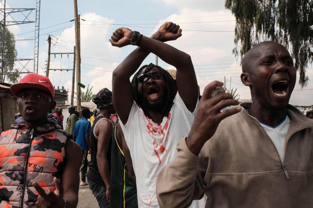 Protesta masiva convocada por el líder de la oposición Raila Odinga, afirma que le robaron las últimas elecciones presidenciales de Kenia y culpa al gobierno por el aumento del costo de vida en Nairobi.