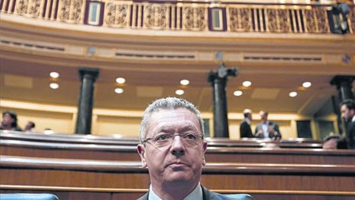 El ministro de Justicia, Alberto Ruiz-Gallardón, durante el pleno que debatió la reforma normativa.