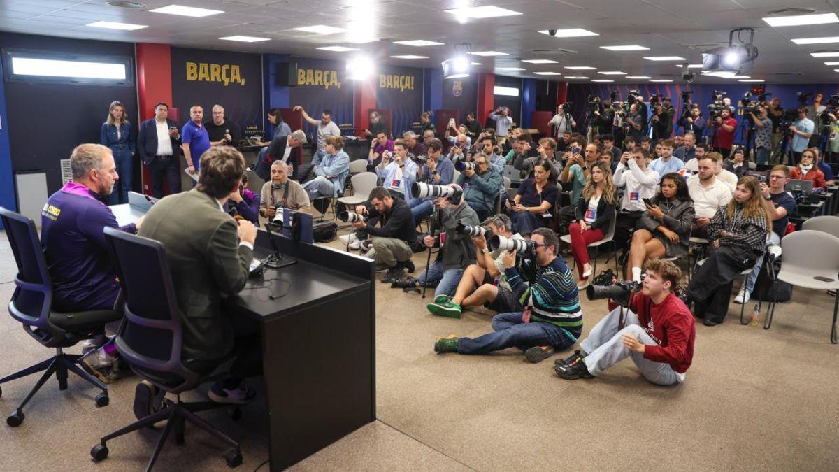 Imagen de la sala de prensa de la Ciutat Esportiva Joan Gamper en la previa del Clásico