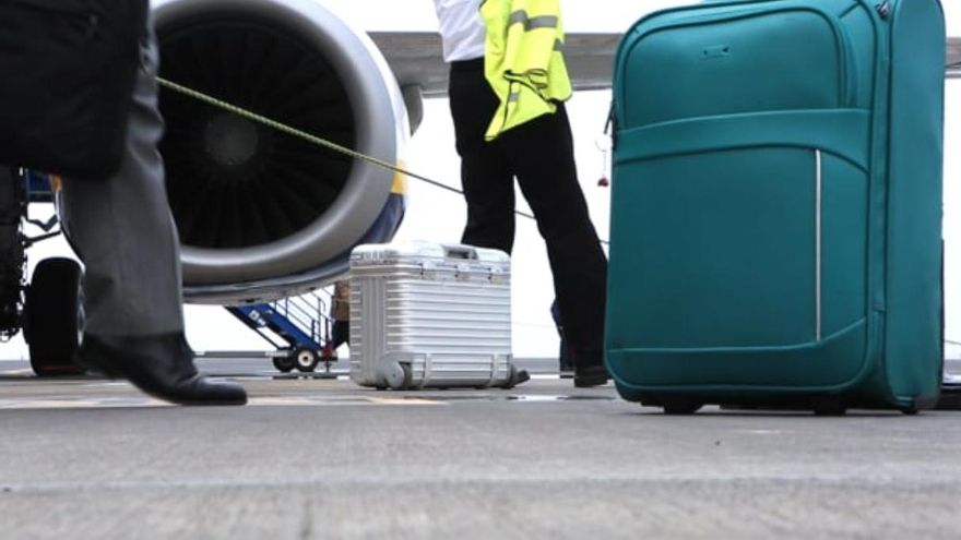 Cómo reclamar el dinero si te cobran por el equipaje de mano en tu vuelo