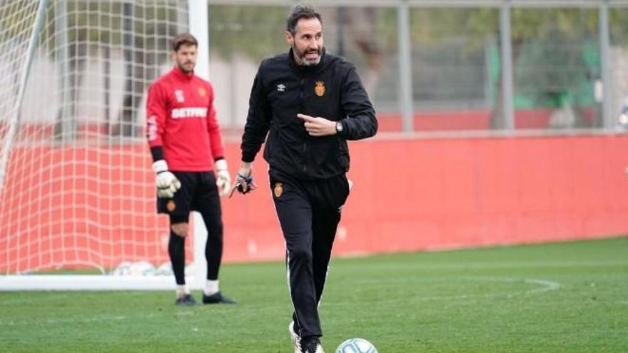 Vicente Moreno en un entreno en Son Bibiloni.