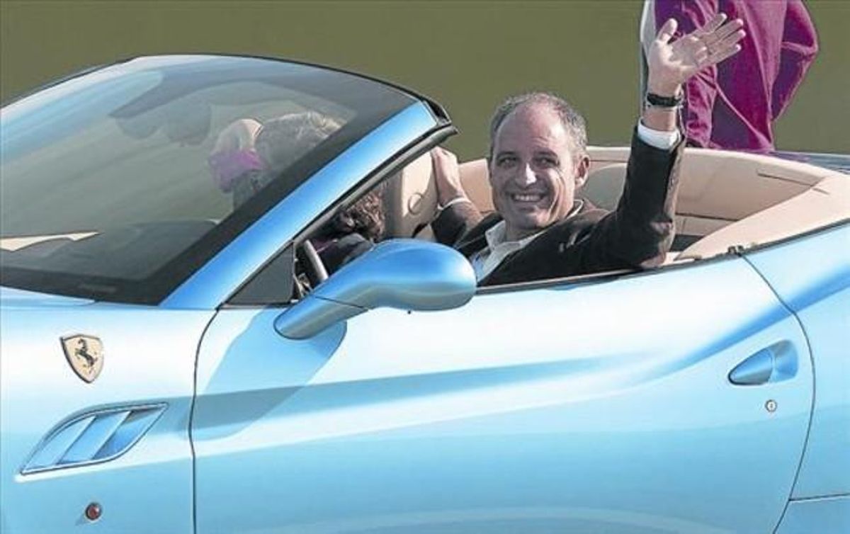 L’expresident valencià Francisco Camps, en un Ferrari pel circuit Ricardo Tormo de Xest. L’expresident valencià Francisco Camps, en un Ferrari pel circuit Ricardo Tormo de Xest.