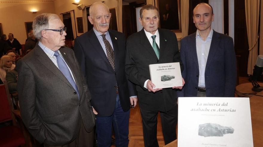 Por la izquierda, Tomás Emilio Díaz, Ramón Rodríguez, Manuel Gutiérrez Claverol y Pablo León.