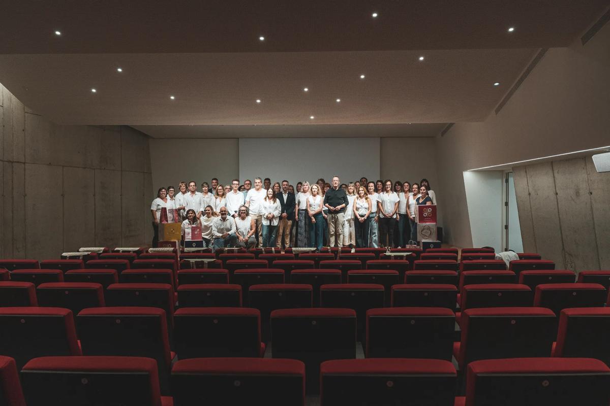 Fotografia de família a la presentació de la nova edició de la Comerçiada.