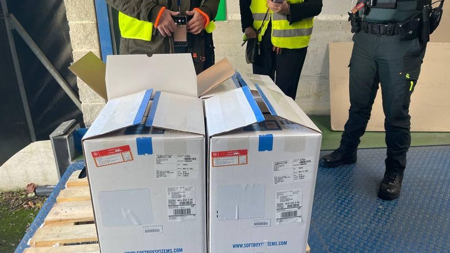 Así han llegado las vacunas infantiles del covid a Asturias: 24.000 dosis escoltadas por la Guardia Civil