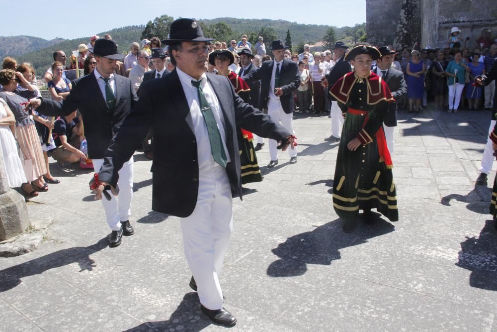 O Hío baila para rendir culto a San Roque