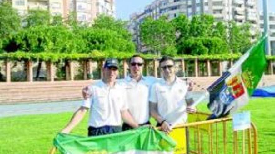 Los tres policías locales se traen de Valencia 8 medallas