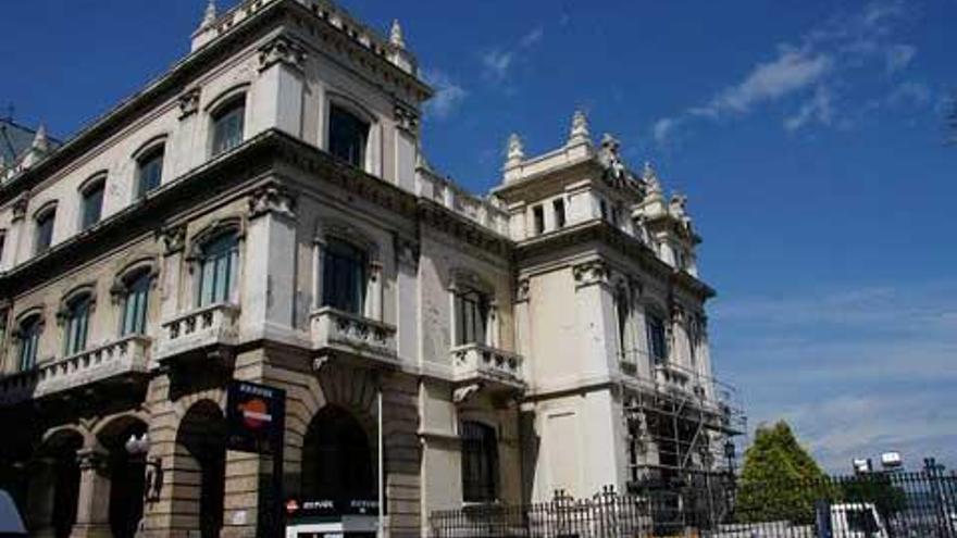 Sede de Unicaja Banco en Gijón.