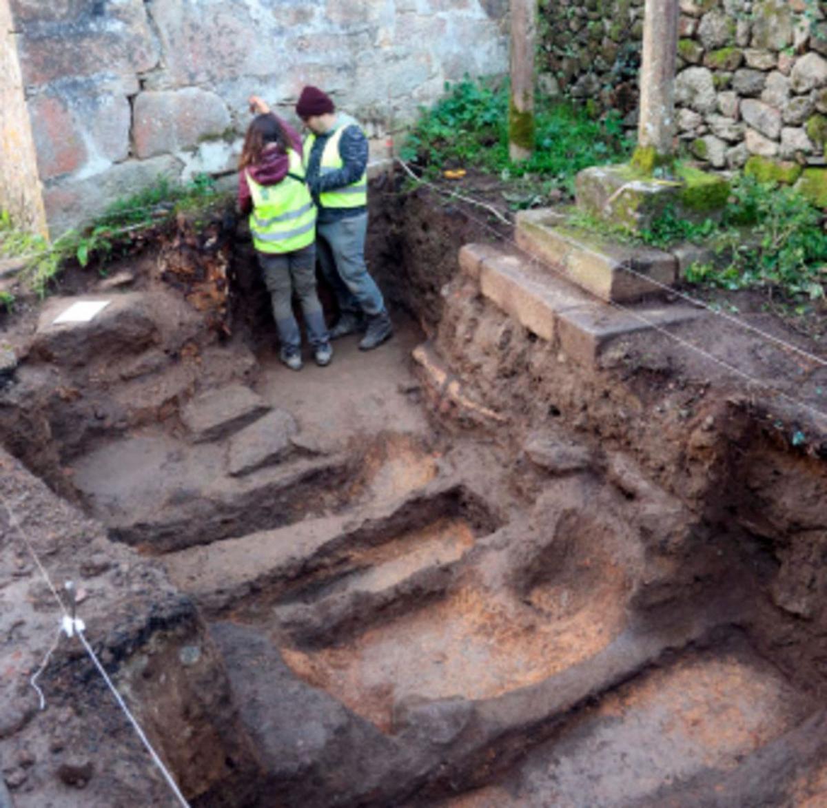 Restos óseos pertenecientes a dos de los cuerpos encontrados.