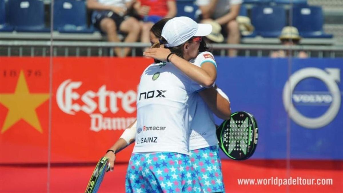 Lucía y Gemma celebran el pase a semifinales en la central del Valladolid Open