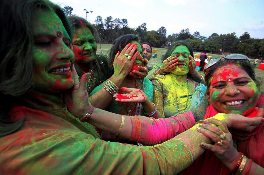 Explosión de color en el festival Holi en India.