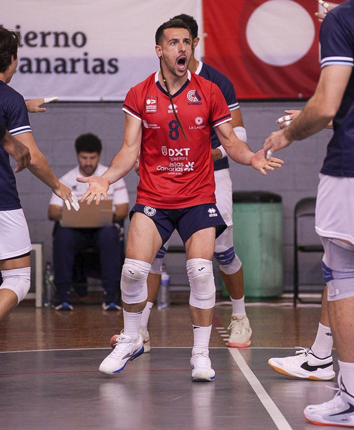 José Osado celebra un punto.