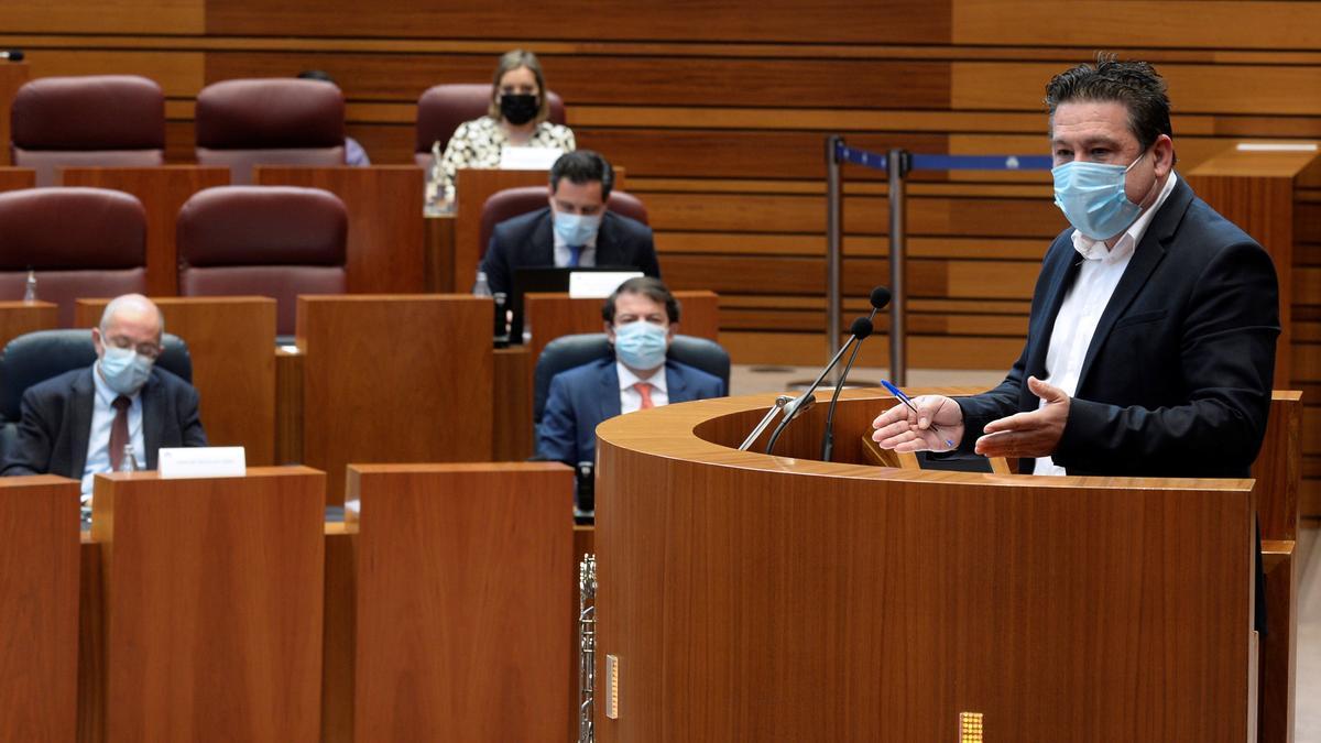 El procurador de UPL, durante su intervención en las Cortes ayer.