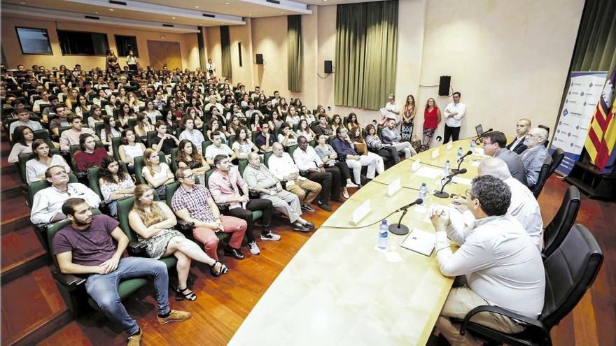 Imagen de la bienvenida a los alumnos de Turismo.