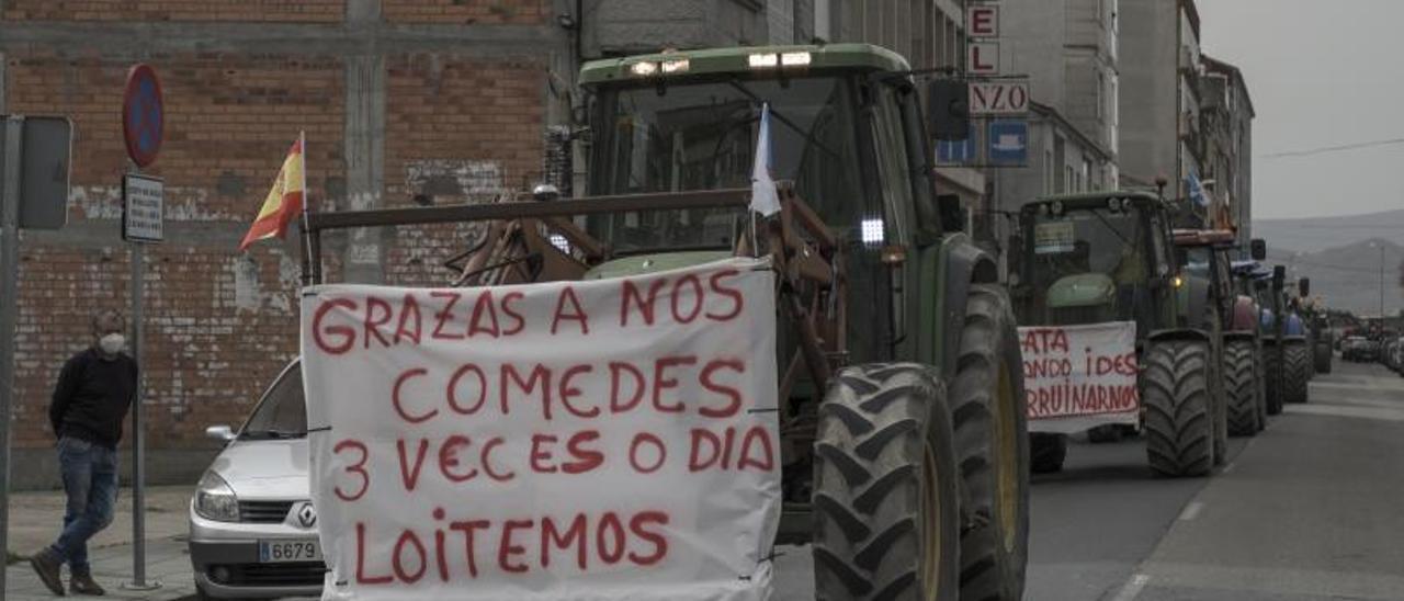 Un tractor en una protesta en Xinzo de Limia. |   // BRAIS LORENZO