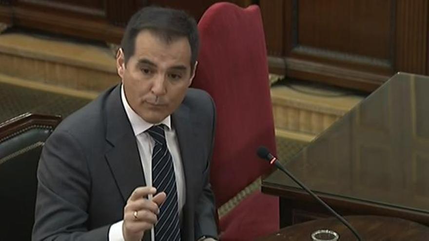 José Antonio Nieto, ex número dos de Interior acusa de inacción a los mossos durante el 1-O