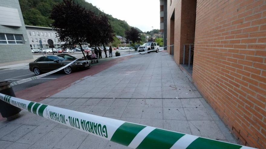 La Fiscalía solicita tres años de cárcel para el acusado de herir con un machete a un hombre en Mieres