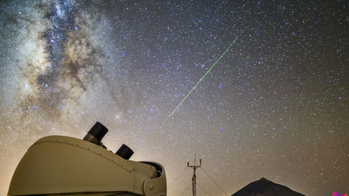 Una estrella fugaz vista desde el Observatorio del Teide.