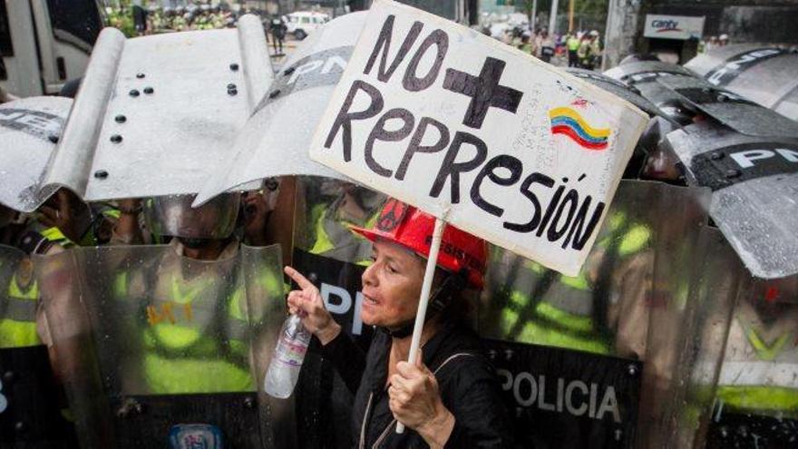 Carolina Herrera demana la fi de la «dictadura» veneçolana