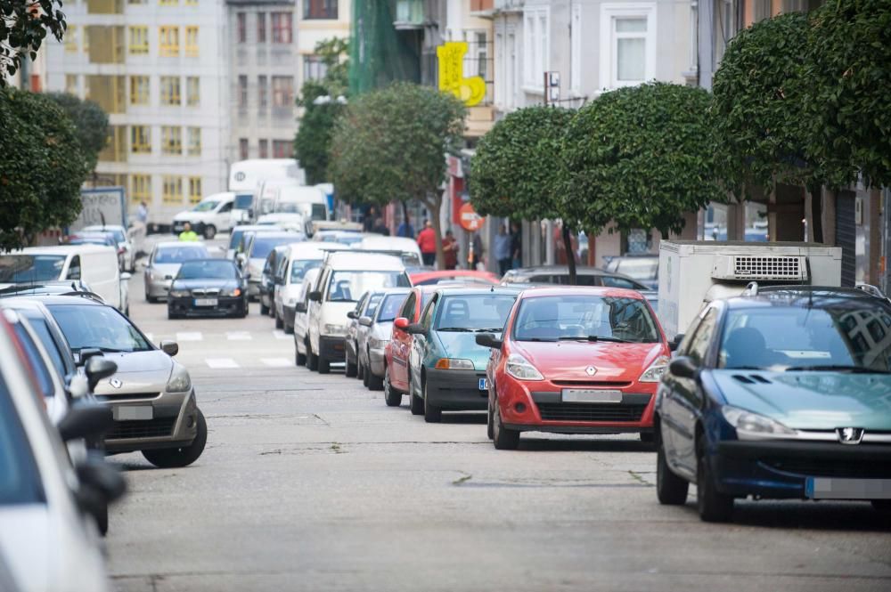 El Concello inicia una campaña permanente contra todos los estacionamientos indebidos.