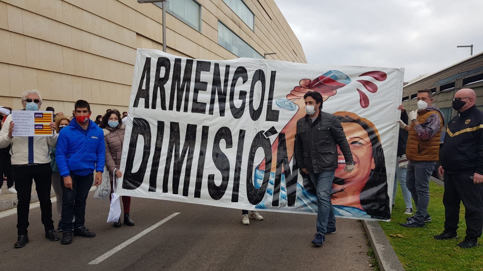 Tercera manifestación contra el cierre de la restauración