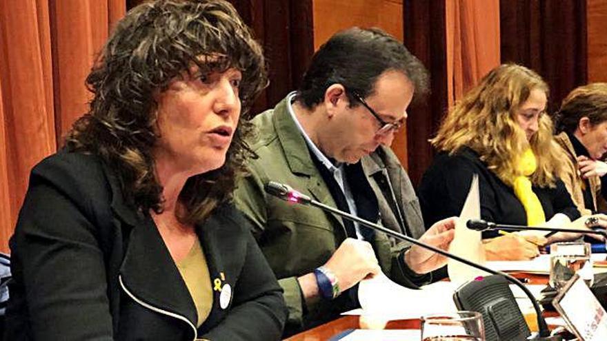 Teresa Jordà, en primer terme, ahir al Parlament