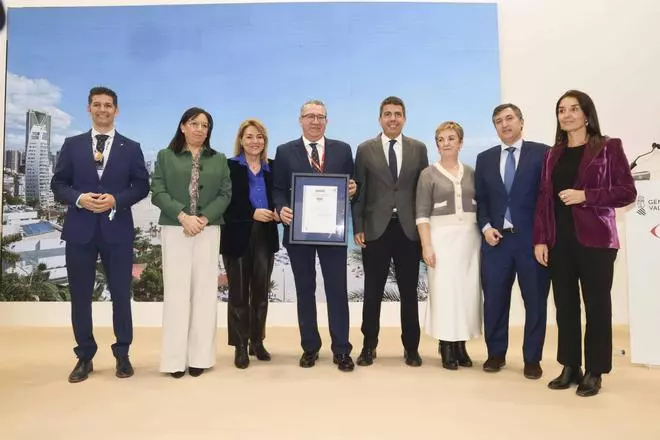 Entrega en Fitur del distintivo AENOR a Benidorm