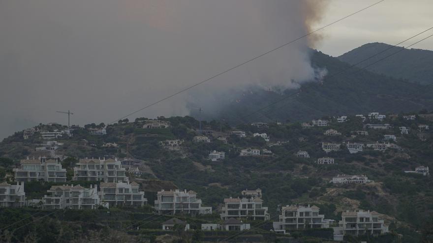 Una inversión térmica imposibilita trabajar a los médios aéreos en Pujerra (Málaga)