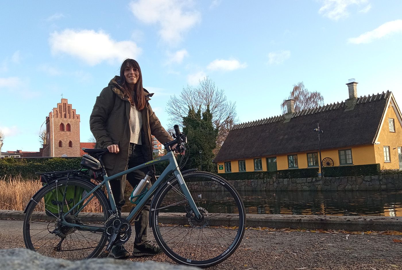 Rocío, con su bicicleta, en Copenhague