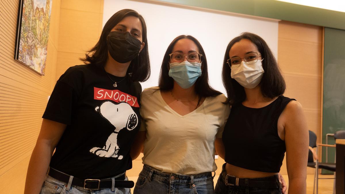 Andrea, Elena y Lidia, en el acto de bienvenida a los MIR celebrado en el hospital de Zamora