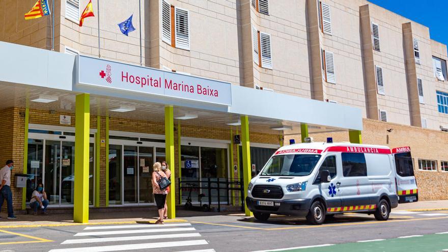 Hospital de la Marina Baixa donde fue trasladado el joven.