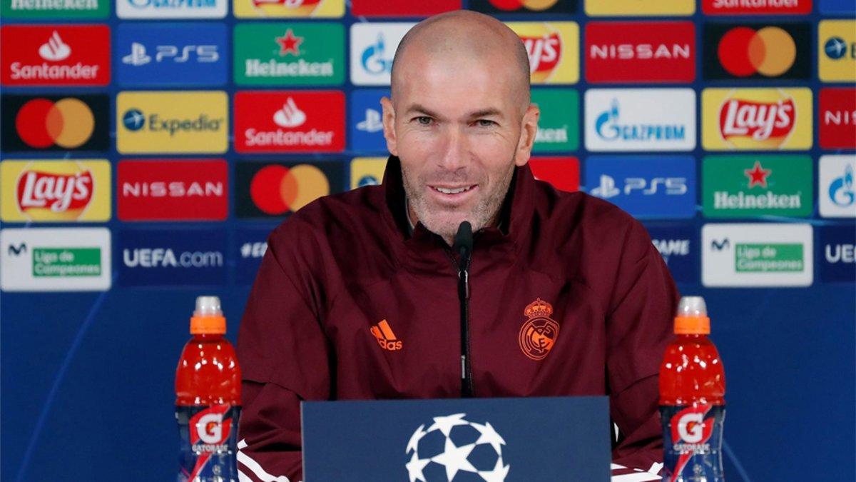 Zidane comparece en la sala de prensa