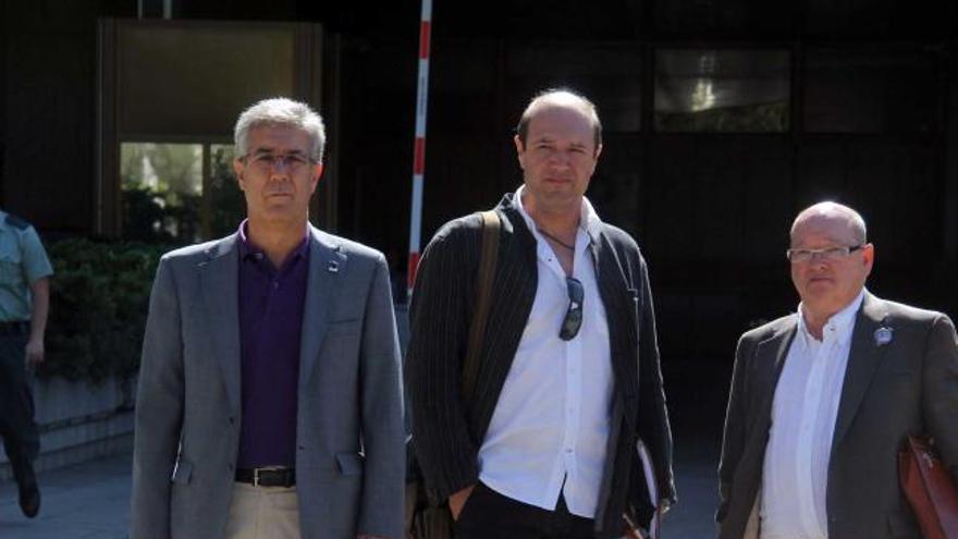 Por la izquierda, Felipe López, Juan Carlos Álvarez Liébana y Antonio Deusa.
