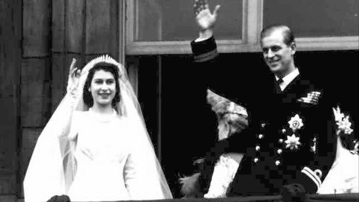 Isabel II y el príncipe Felipe, el día de su boda, el 20 de noviembre de 1947.